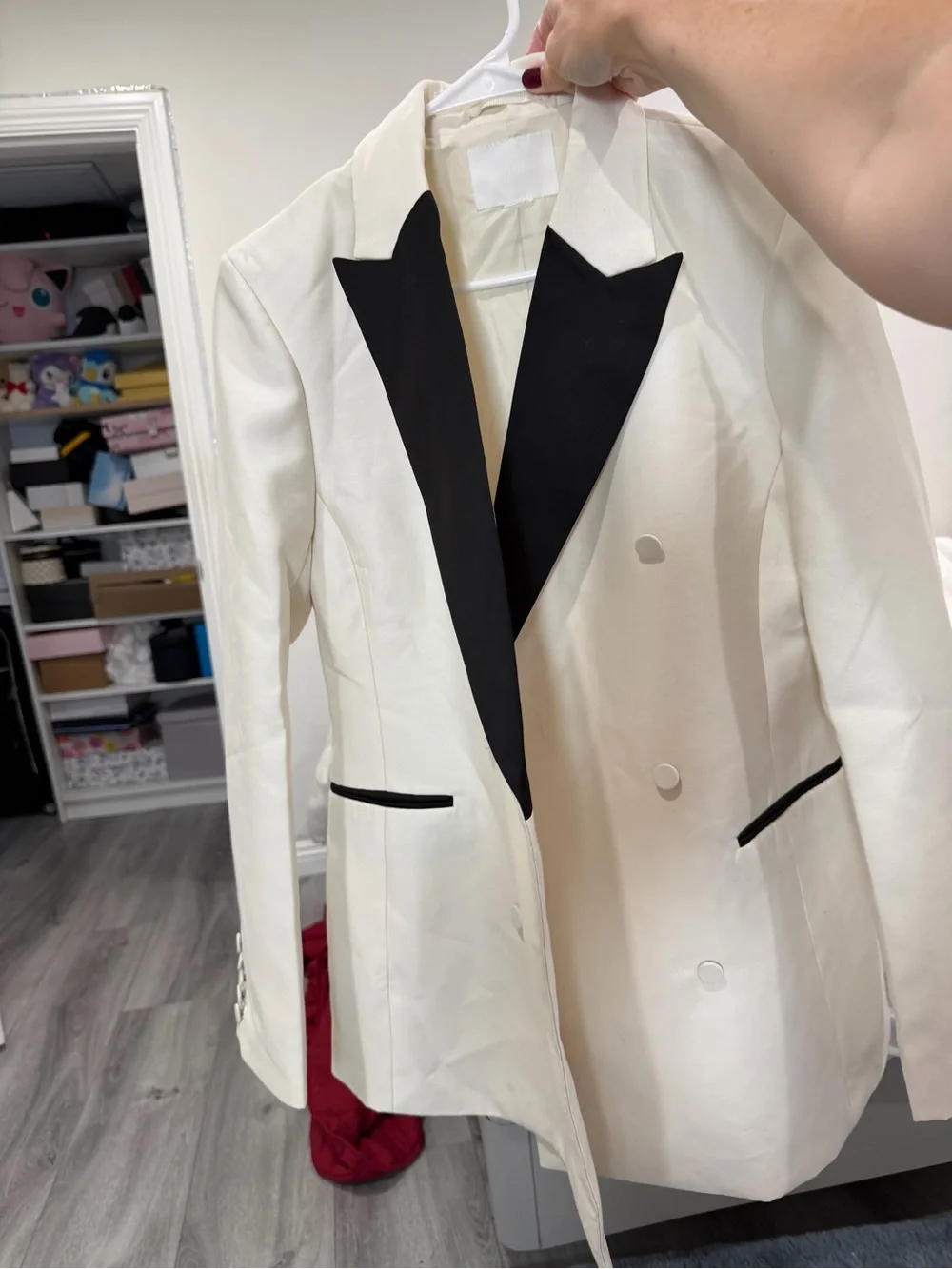 H&M Cream Blazer with Black Lapel - Picture 2 of 4